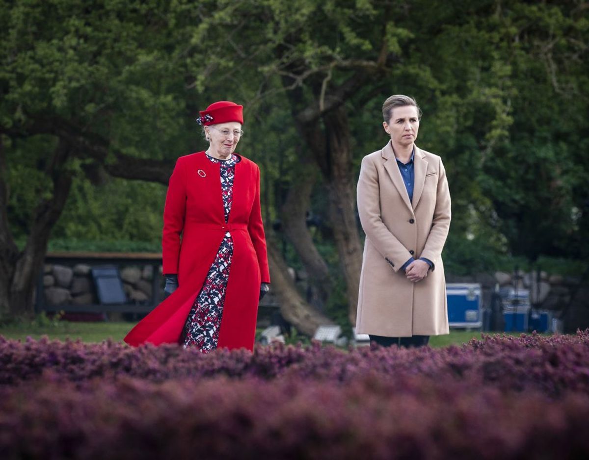 Dronning Margrethe og de øvrige medlemmer af kongehuset har ikke så fyldte kalendere for tiden. Kongehusekspert Lars Hovbakke Sørensen, mener at Kongehuset følger myndighedernes anbefalinger. KLIK VIDERE OG SE FLERE BILLEDER. Foto: Ida Marie Odgaard/Ritzau Scanpix