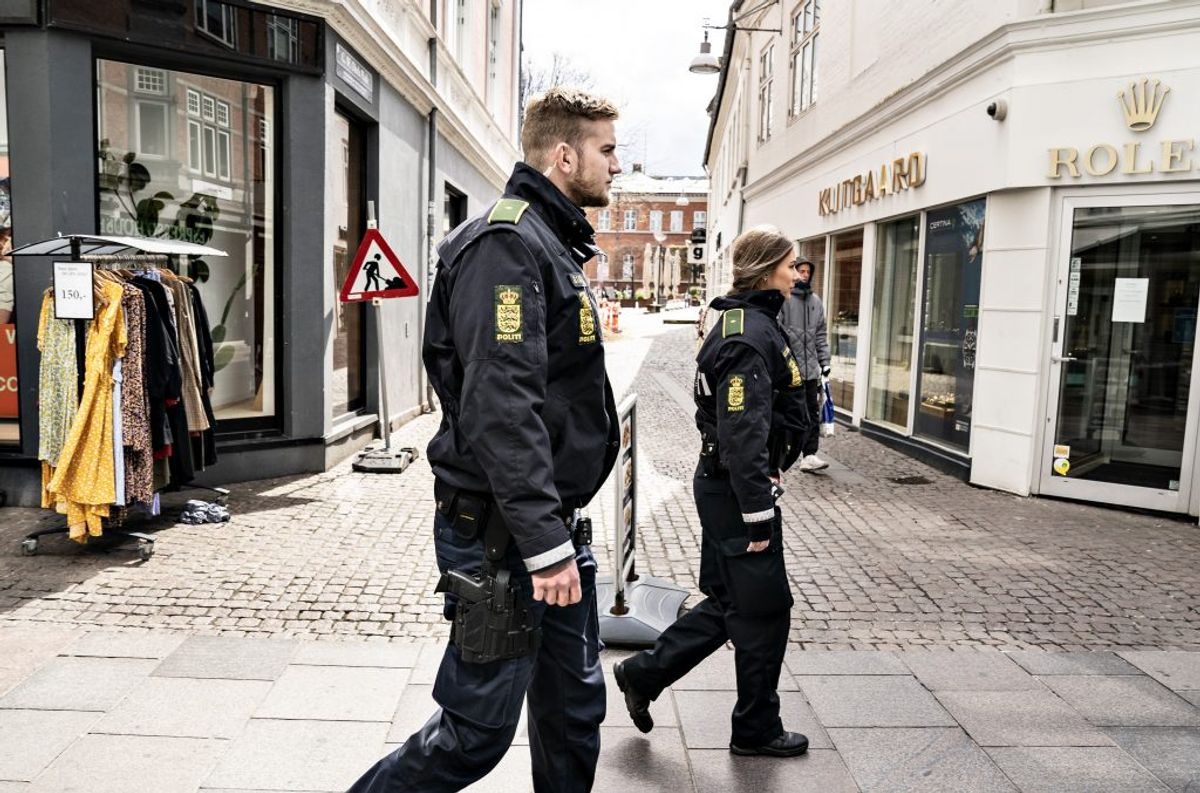 Politiet har ikke oplevet problemer med afstandskravene ved genåbningen af restauranter og cafeer mandag. KLIK OG SE BILLEDER FRA GENÅBNINGEN AF SPISESTEDERNE FRA FLERE STEDER I LANDET. (Foto: Henning Bagger/Ritzau Scanpix)