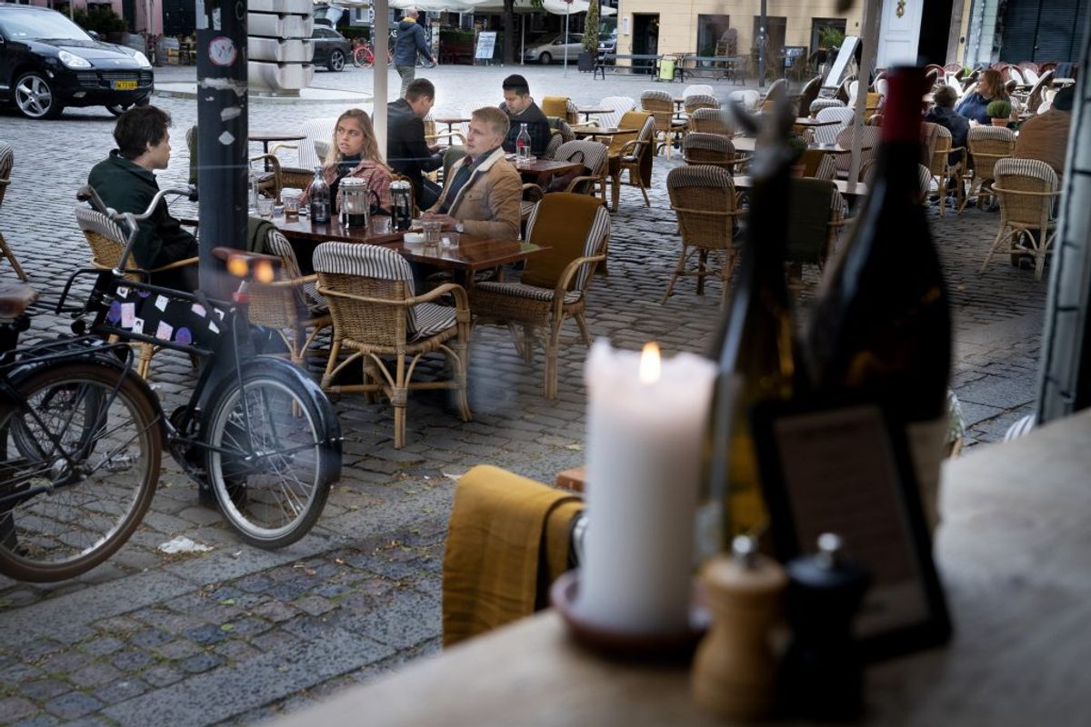 Restaurant Huks Fluks reopens at Graabroedre Square in Copenhagen Denmark monday may 18th. 2020 Restaurants, cafées and several other places opened today with restrictions such as rules concerning opening hours and physical distance. (Foto: Liselotte Sabroe/Ritzau Scanpix)