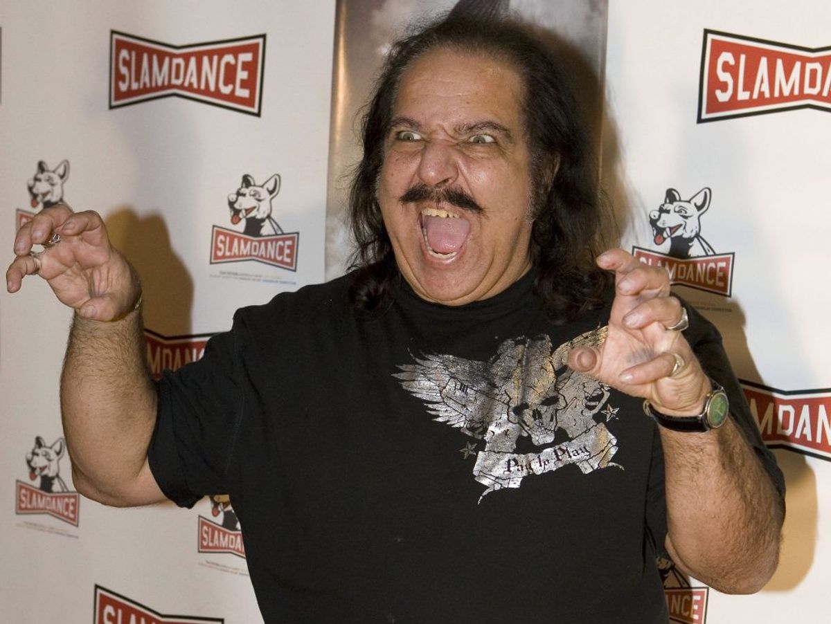 Pornostjernen Ron Jeremy kæmper for et træ. Med næb og klør. Foto: Ramin Rahimian/Scanpix.