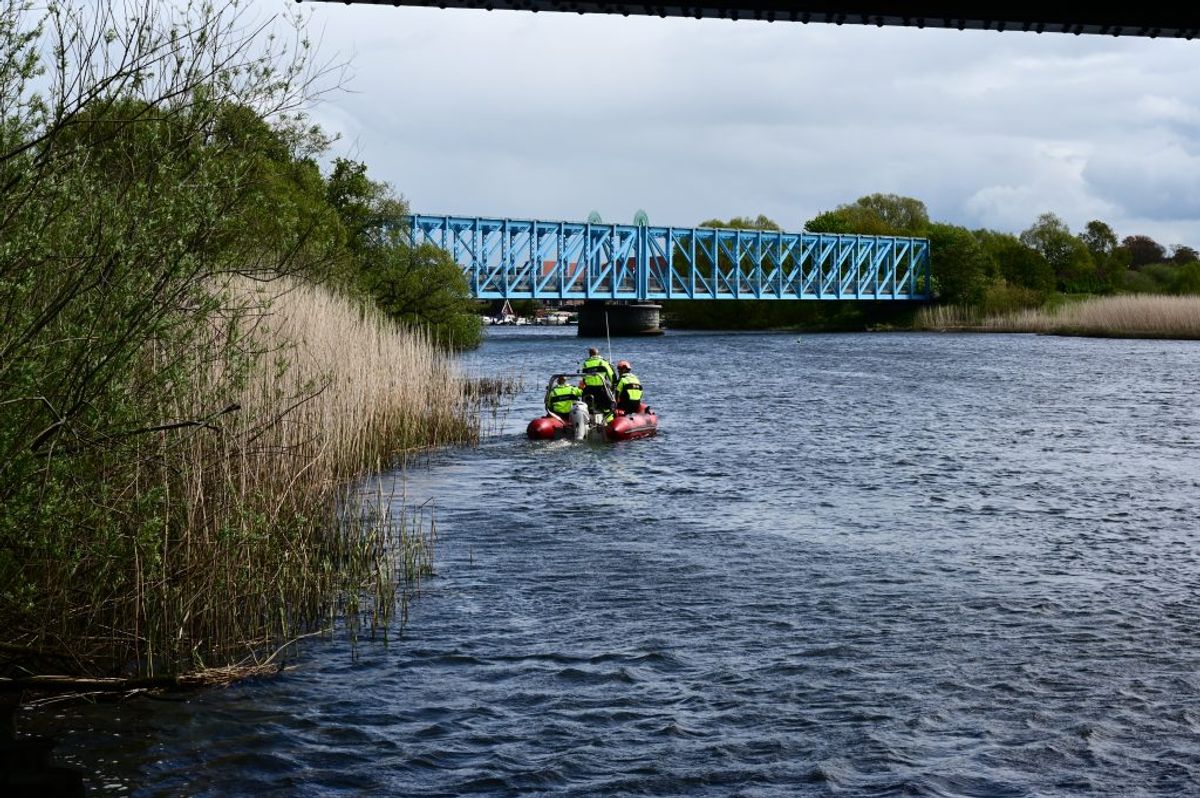 Lørdag fandt der en massiv eftersøgning af en ung kvinde sted i Randers. KLIK FOR FLERE BILLEDER FRA STEDET- SAMT FOR AT SE ET BILLEDE AF DEN FORSVUNDNE KVINDE. Foto: Øxenholt Foto.