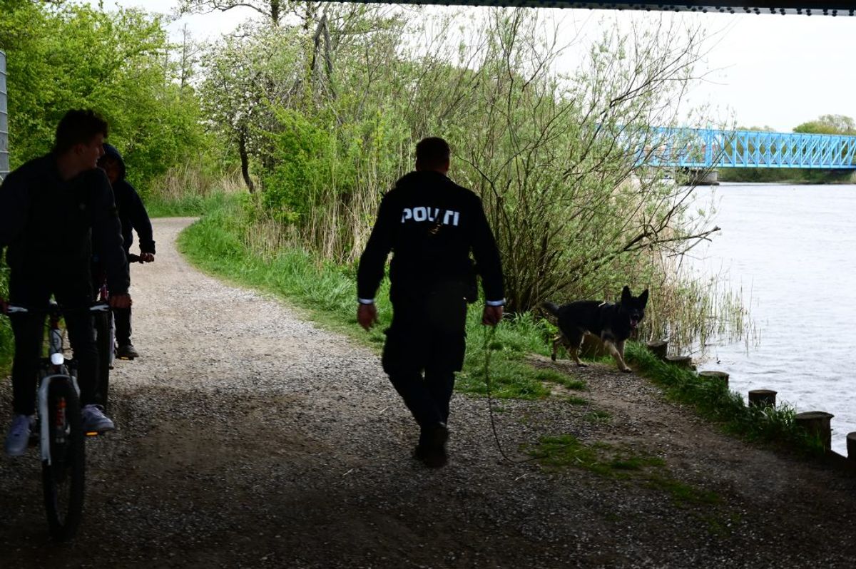 Lørdag fandt der en massiv eftersøgning af en ung kvinde sted i Randers. KLIK FOR FLERE BILLEDER FRA STEDET- SAMT FOR AT SE ET BILLEDE AF DEN FORSVUNDNE KVINDE. Foto: Øxenholt Foto.