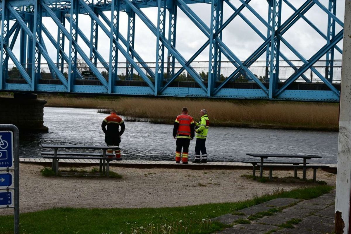 Lørdag fandt der en massiv eftersøgning af en ung kvinde sted i Randers. KLIK FOR FLERE BILLEDER FRA STEDET- SAMT FOR AT SE ET BILLEDE AF DEN FORSVUNDNE KVINDE. Foto: Øxenholt Foto.