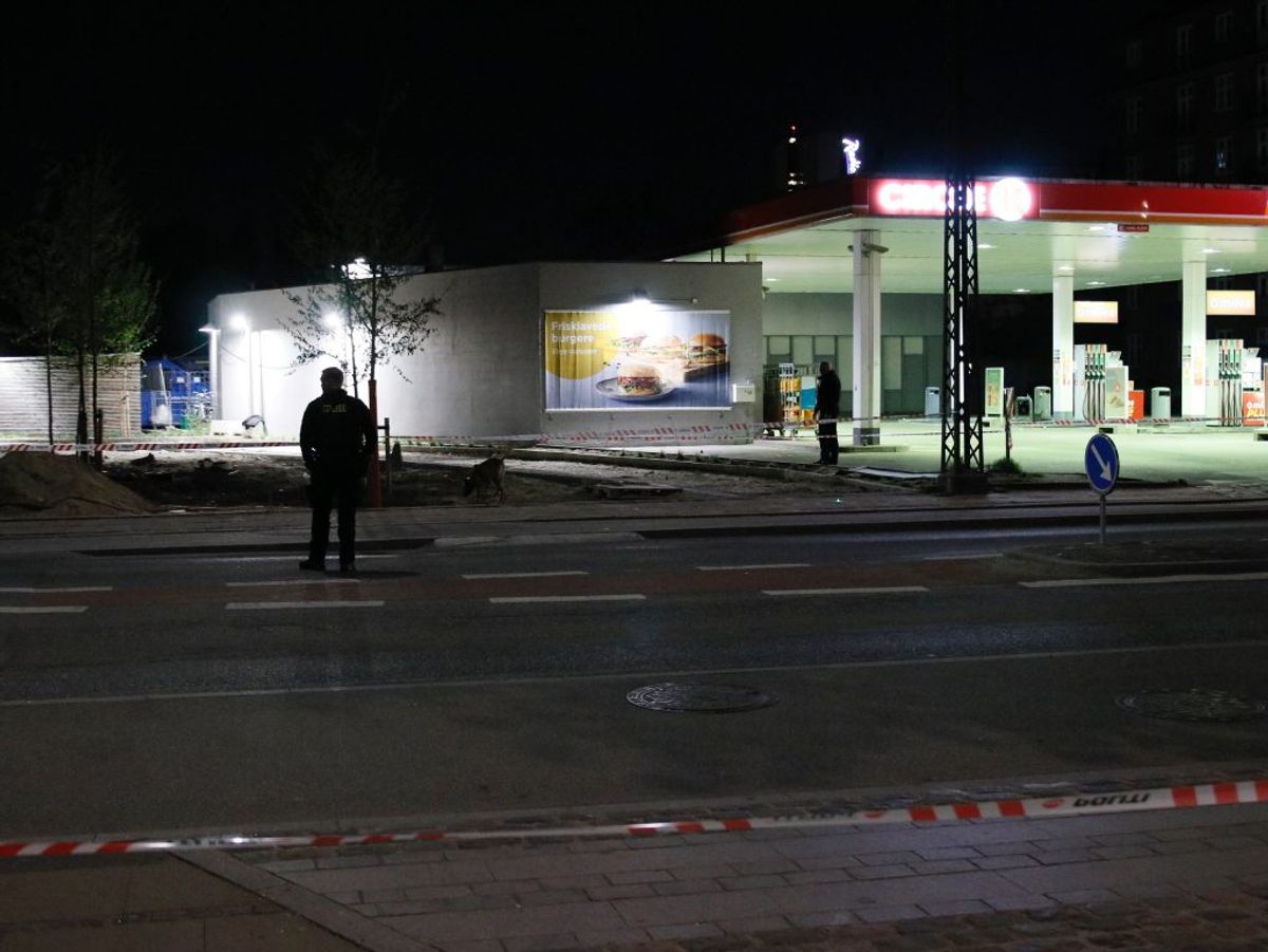 I forbindelse med efterforskningen blev et stort område spærret på Amager Fælledvej. Foto: Presse-fotos.dk
