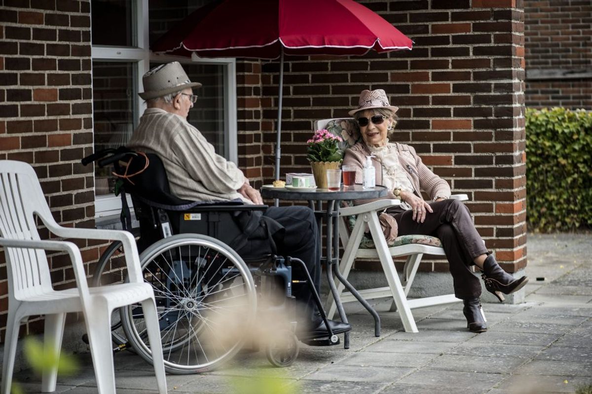 Overvej din deltagelse i sociale arrangementer og fritidsaktiviteter i forhold til smitterisiko. Bed om hjælp til at aktiviteter gennemføres på en forsvarlig måde. Kilde: Sundhedsstyrelsen. (Foto: Tim Kildeborg Jensen/Ritzau Scanpix)