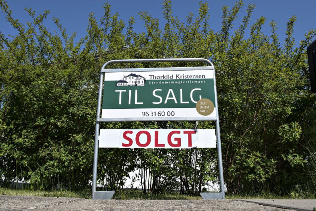 Realkredit Danmark skærper sine krav til, hvor meget boligkøbere selv skal finansiere af et boligkøb. Det skal lue ud i de mest “sårbare” købere. Tiltaget får kritik for at ramme et boligmarked, der er ved at miste fart. (Arkivfoto) Foto: Henning Bagger/Scanpix