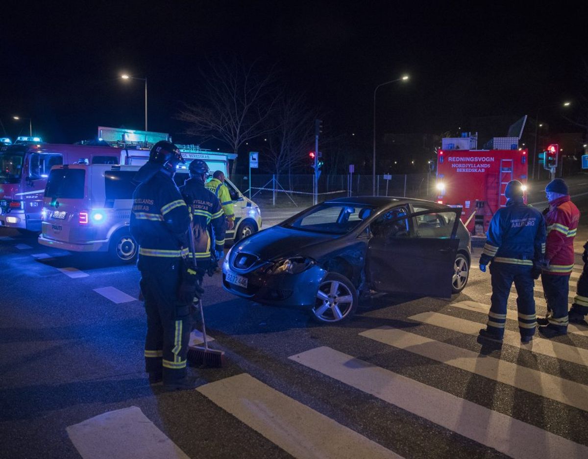 Uheldet skete, da to biler stødte frontalt sammen. Foto: Rasmus Skaftved. KLIK for mere.
