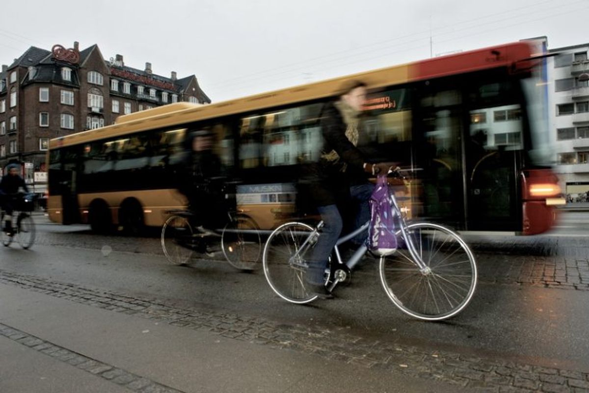 Pas ekstra godt på dine ting i tog og busser. Foto: Colourbox.