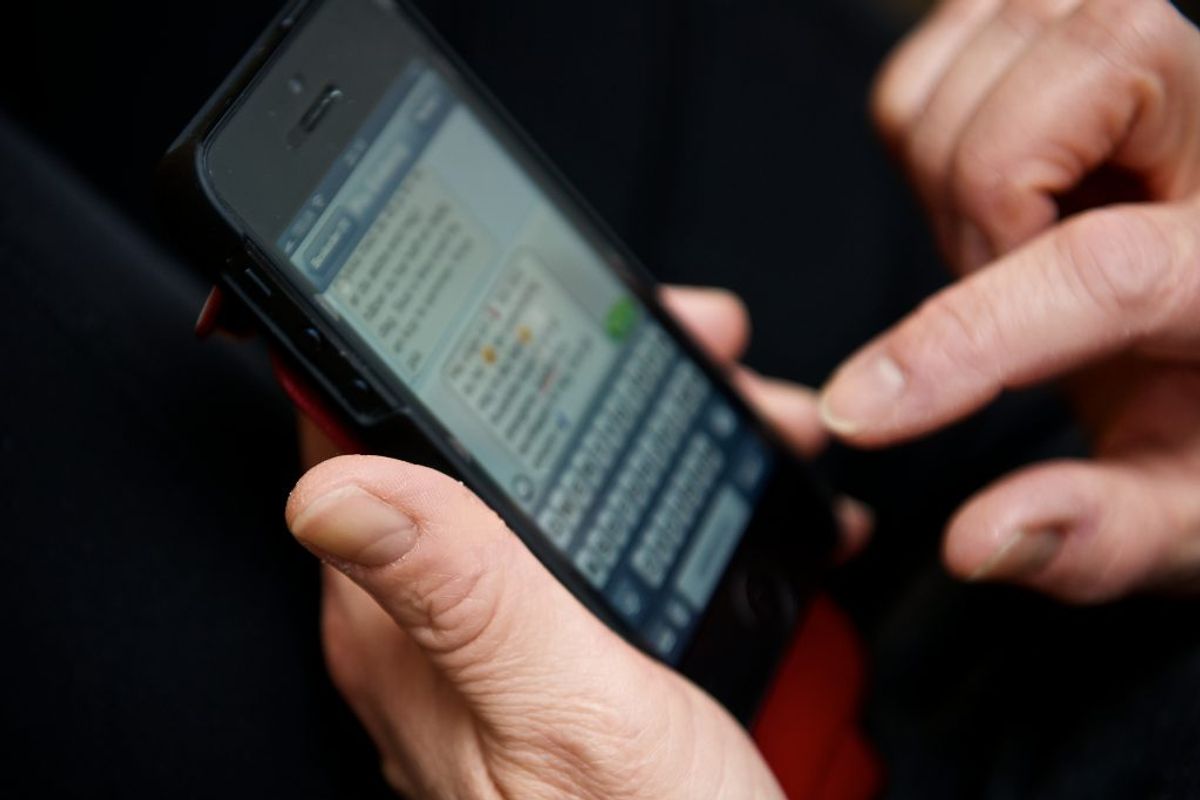 Bruger du alt for meget tid på din mobil? Så klik igennem galleriet for at få 11 tips til at skrue ned for skærmtiden.
