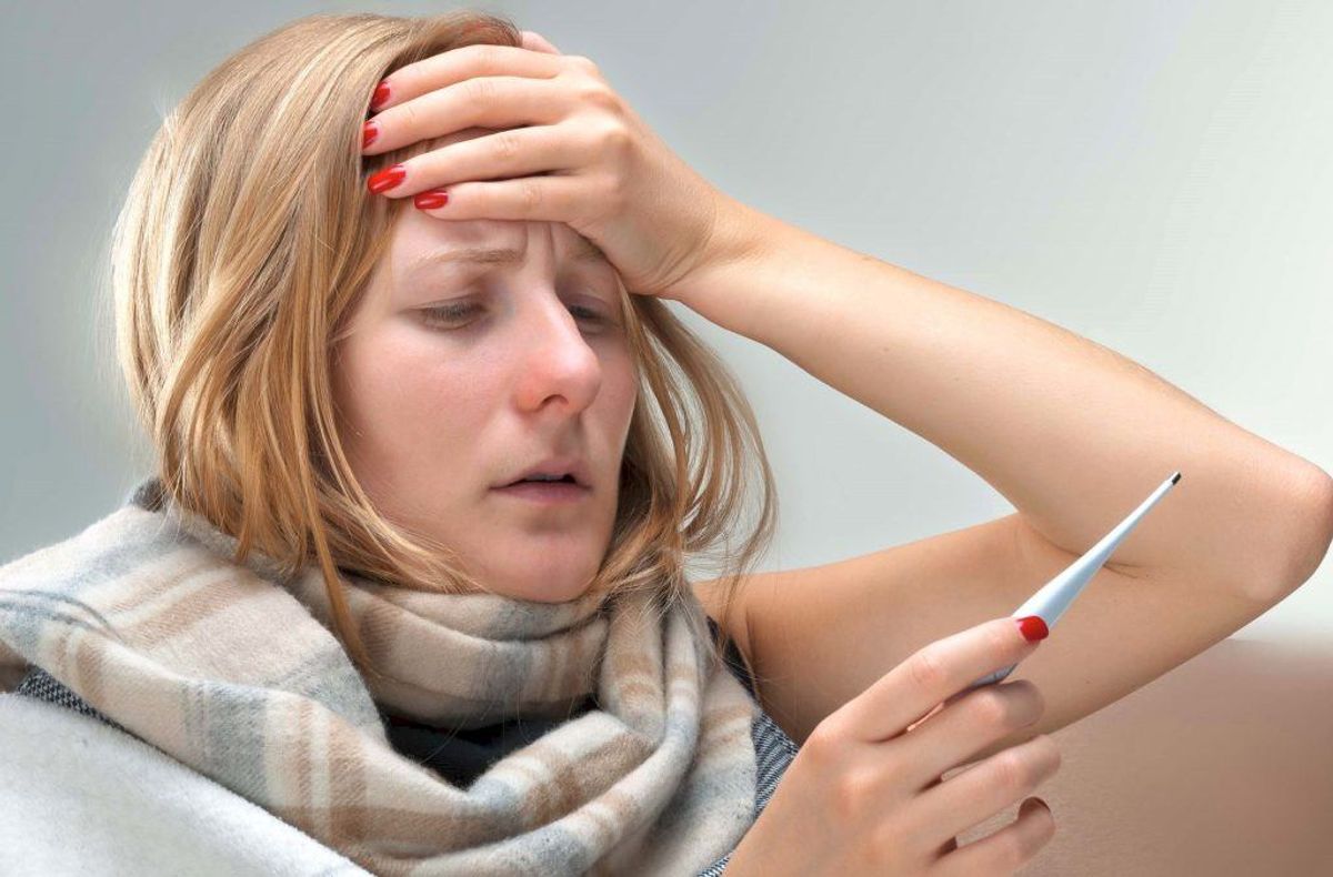 Har du feber i mere end 14 dage, kan du lide af en af flere autoimmune sygdomme, hvor dit immunsystem angriber kroppens eget væv. Kilde: Sundhed.dk.