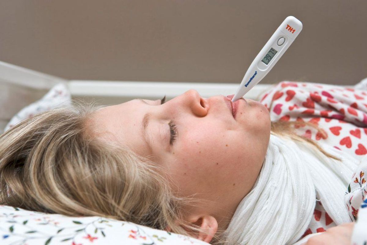 Feber i mere end 14 dage kan komme som led i HIV-infektion. Kilde: Sundhed.dk.
