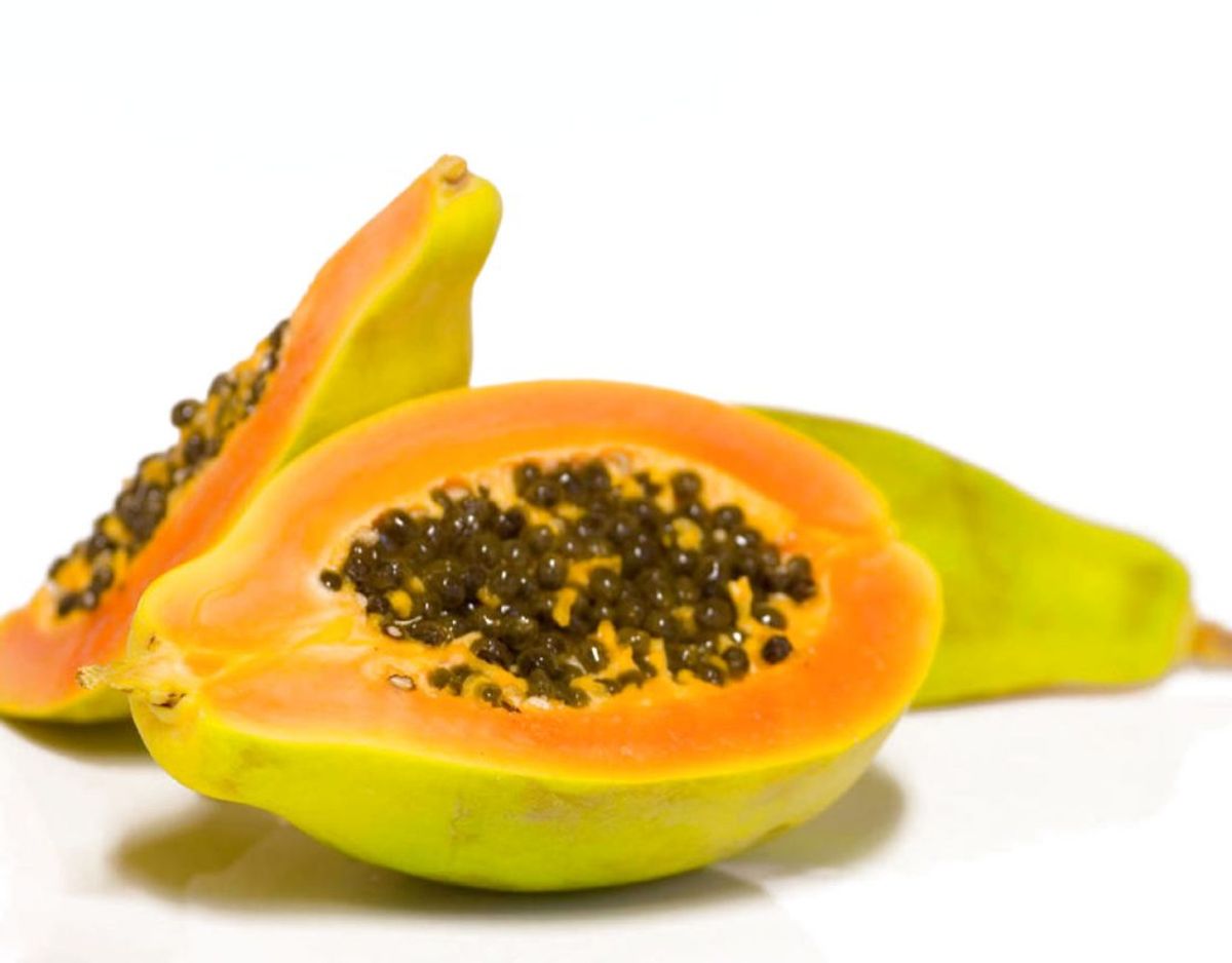 Papaya er rig på C-vitamin. Desuden indeholder den også stoffer, der er antiinflammatoriske. Foto: Scanpix/ genre