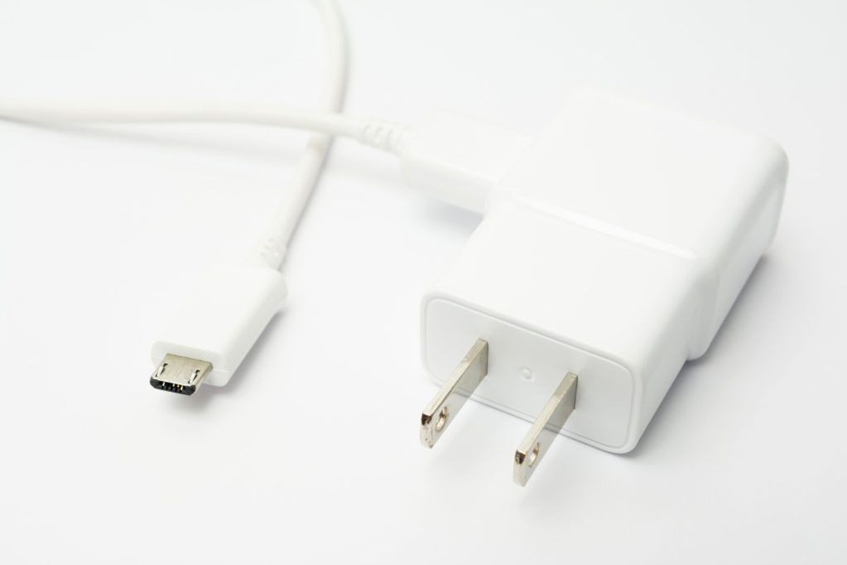 Af samme grund er det en dum idé at lade smartphonen lade op natten over. Kilde: Reader’s Digest. Arkivfoto.