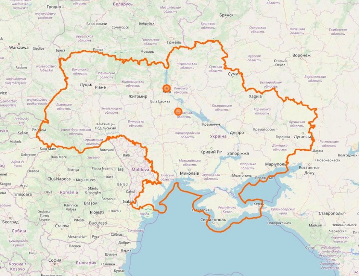 Ukraine: “Vi fraråder alle rejser til regionerne Donetsk og Luhansk i det østlige Ukraine. Der har været væbnet konflikt siden foråret 2014.
Vi fraråder alle rejser til Krim-halvøen, som er under russisk kontrol i strid med international ret. I november 2018 fandt et sammenstød sted mellem den russiske kystvagt og den ukrainske flåde i Sortehavet ud for Krim.
Bemærk, at det iflg. ukrainsk lovgivning er ulovligt at rejse til Krim uden tilladelse fra de ukrainske myndigheder. Du risikerer at blive straffet med bøde, fængsling, udvisning eller indrejseforbud til Ukraine.” Foto: Openstreetmaps-bidragsydere (C)