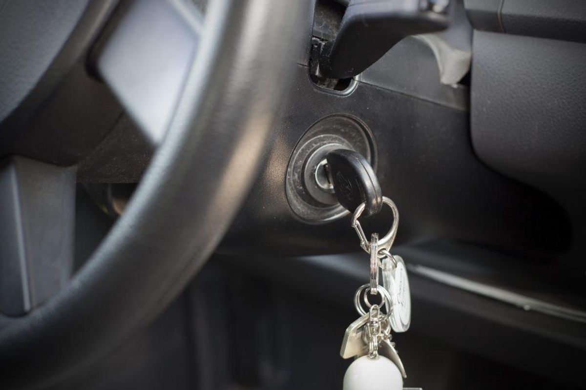 Du må ikke efterlade nøglerne i tændingen. Klik og se, de overraskende tal. Har DU styr på reglerne? Foto: Colourbox