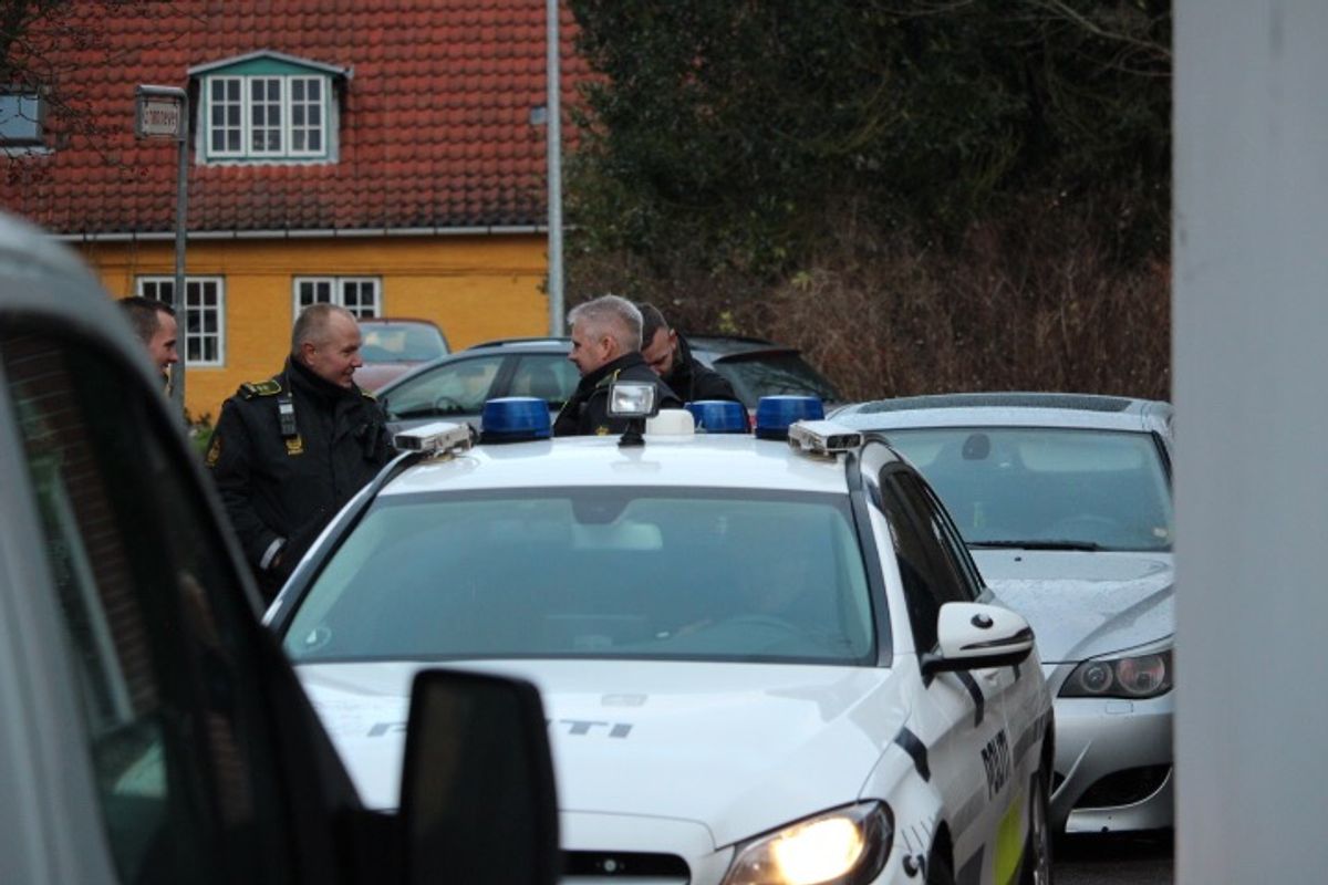 Politiet var massivt til stede ved anholdelserne. KLIK VIDERE FOR FLERE BILLEDER. Foto: Presse-fotos.dk