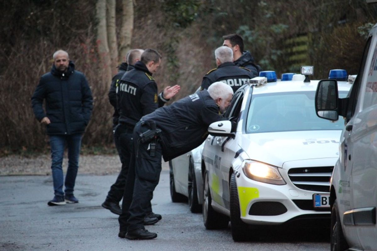 Politiet var massivt til stede ved anholdelserne. KLIK VIDERE FOR FLERE BILLEDER. Foto: Presse-fotos.dk
