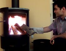 Minister: Udskift din brændeovn eller det koster