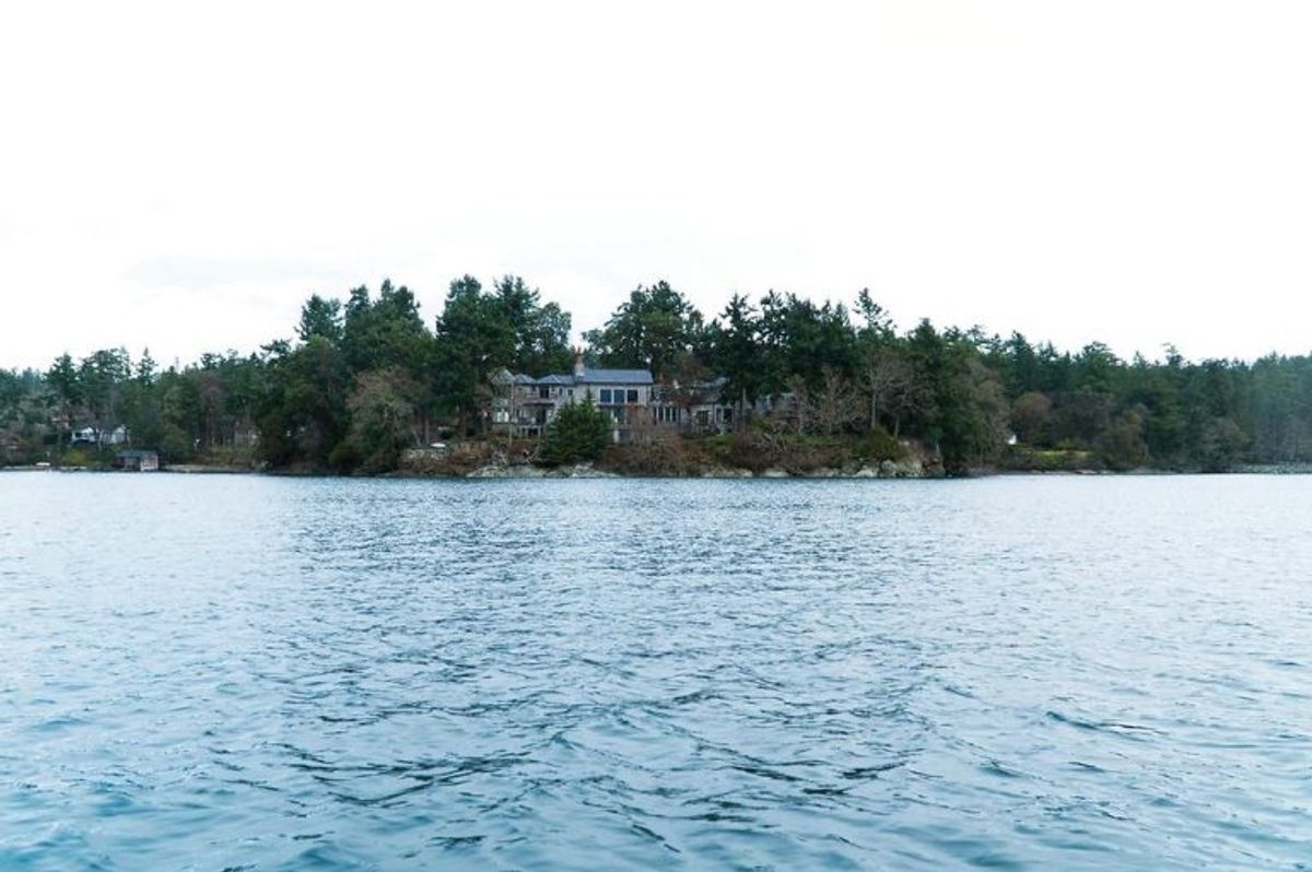 Parret bor for tiden i et stort hus ud til vandet i Canada. Foto: Mark Goodnow/AFP/Scanpix.