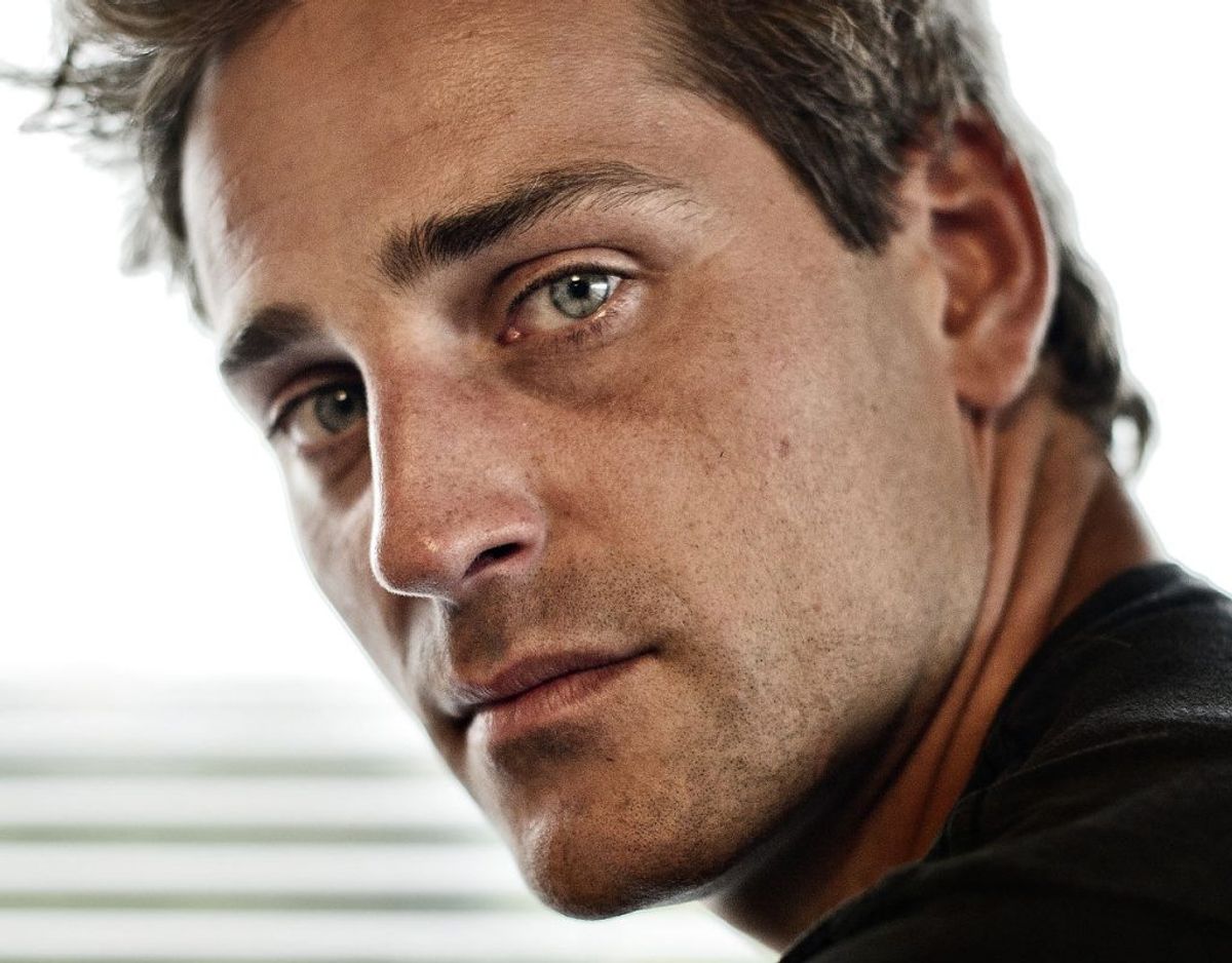 Modellen og TV-personligheden Oliver Bjerrehuus blev 14. december 2015 frakendt sit kørekort i tre år og seks måneder for narkokørsel. I forbindelse med sagen lagde Oliver Bjerrehuus sig fladt ned og kaldte sig selv for et fjols for at have foretaget handlingen til at starte med. Foto: Torkil Adsersen/Scanpix.