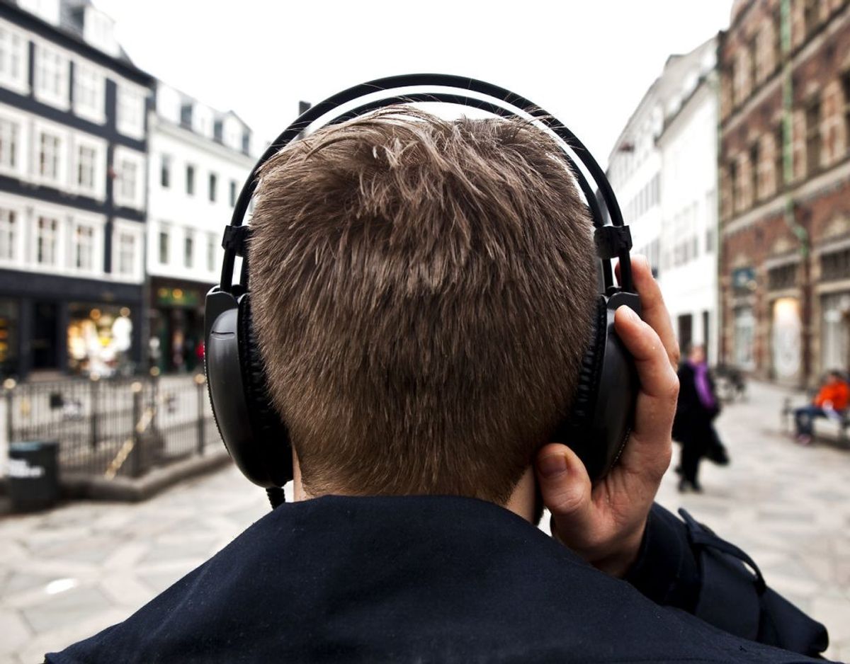 Det er fornuftigt at huske at rengøre sine hovedtelefoner. Gør man ikke det risikerer man, at de i sidste ende går i stykker. KLIK VIDERE OG SE HVORDAN DU RENGØR DEM. Foto: Scanpix