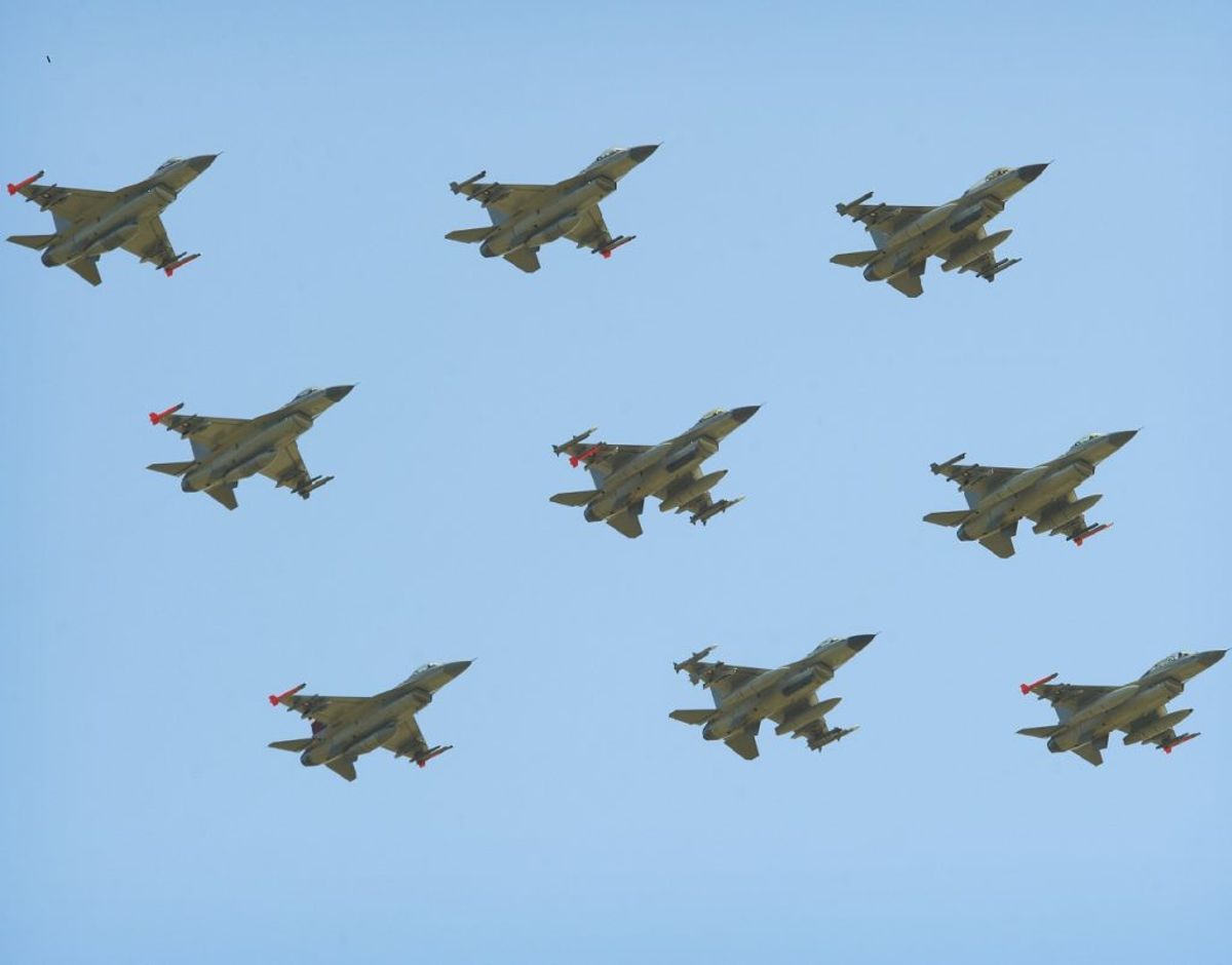 Det danske luftvåben og i særdeleshed Fighter Wing Skrydstrup markerer i dag den 17. januar at de danske F16-jagerfly nu runder 40 år. Det sker blandt andet med formationsflyvning i det danske luftrum. Klik videre for informationer om, hvor og hvornår, flyene kan ses på himlen. Foto: Forsvaret.