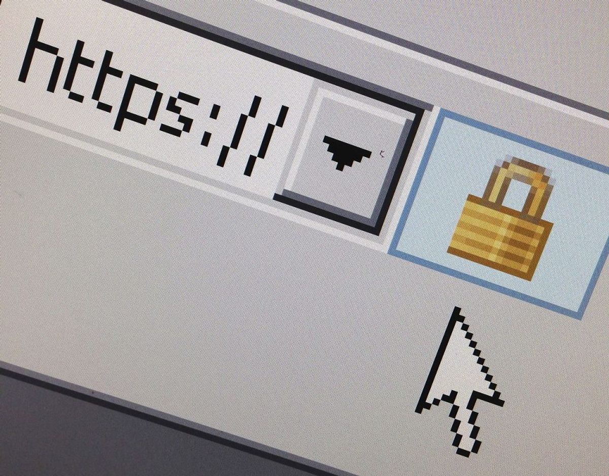I mails og sms’er opfordres du ofte til at følge et link eller klikke på noget i meddelelsen. Kilder: NemID, Digitaliseringsstyrelsen, Center for Cybersikkerhed. Foto: REUTERS/Mal Langsdon/Files