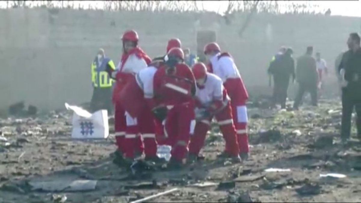 Ingen overlever flystyrtet. KLIK FOR FLERE BILLEDER. (Advarsel: Kan være voldsomme) Foto: Scanpix