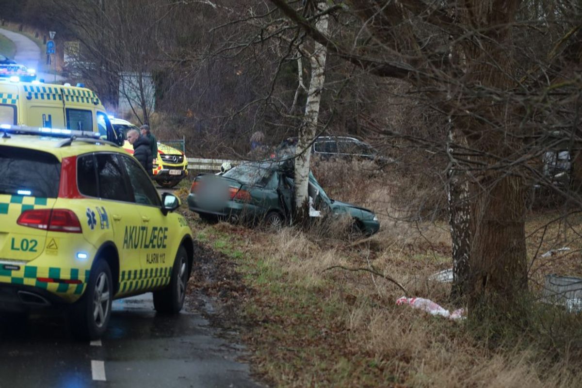 En 34-årig mand er død efter en soloulykke lørdag. KLIK FOR FLERE BILLEDER. Foto: Presse-fotos.dk