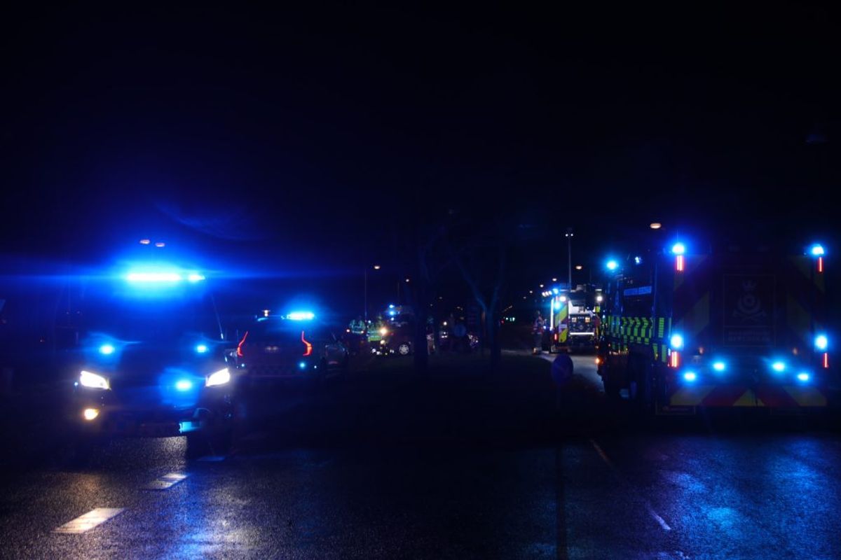 Mindst tre ambulancer til stede. KLIK FOR FLERE BILLEDER. Foto: Presse-fotos.dk