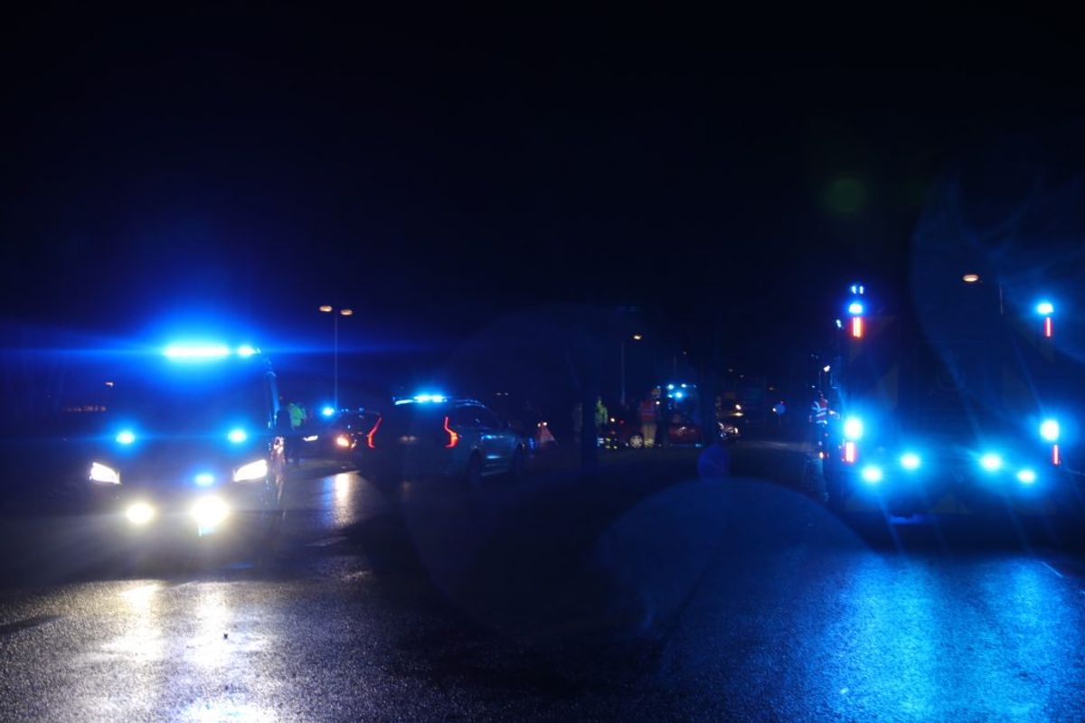 Mindst tre ambulancer til stede. KLIK FOR FLERE BILLEDER. Foto: Presse-fotos.dk