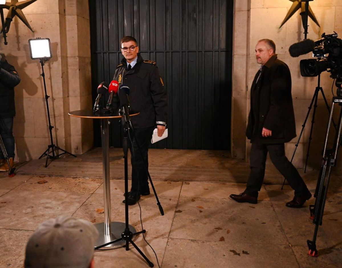 Chefpolitiinspektør i Københavns Politi Jørgen Bergen Skov og chefpolitiinspektør og operativ chef i PET Flemming Drejer, Københavns Politi holdt doorstep om omfattende politiaktioner flere steder i landet på Politigården i København onsdag den 11. december 2019. Foto: Philip Davali/Ritzau Scanpix. KLIK for mere.
