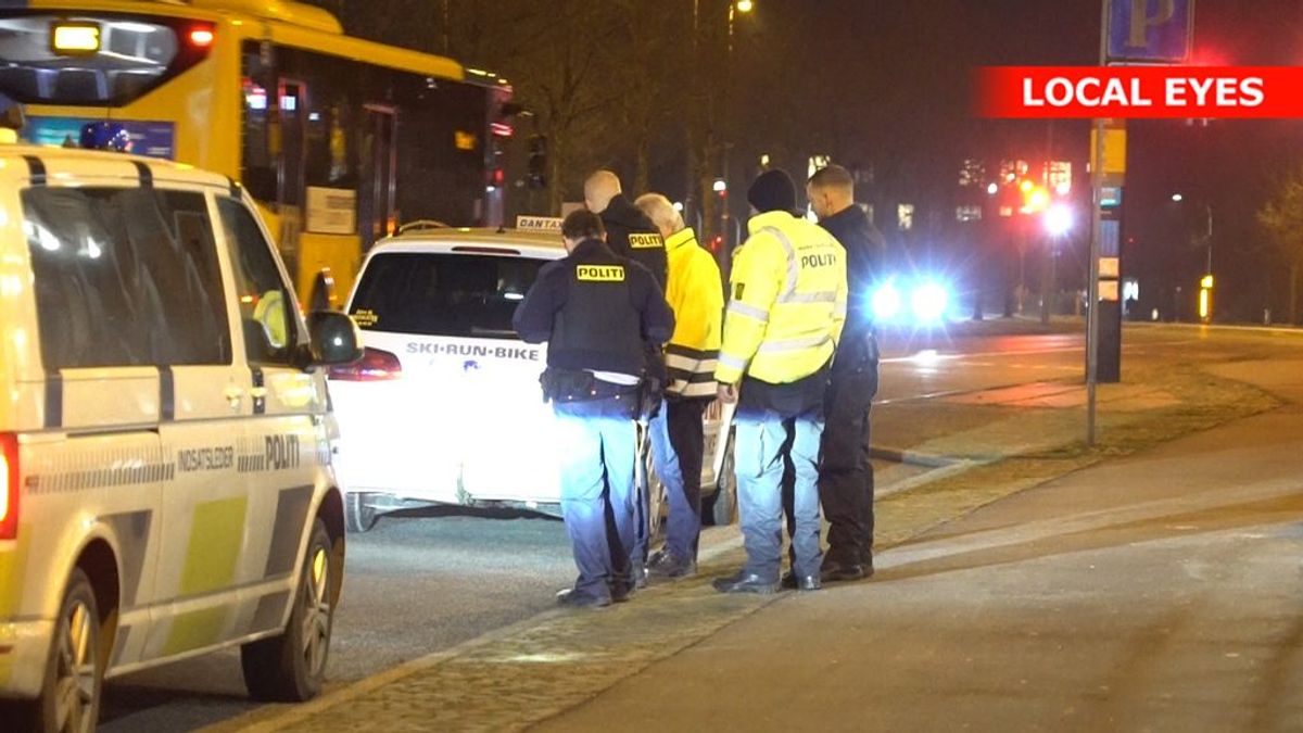 En fodgænger har slået hovedet slemt i forbindelse med en parallelparkering. KLIK FOR FLERE BILLEDER. Foto: Localeyes.dk