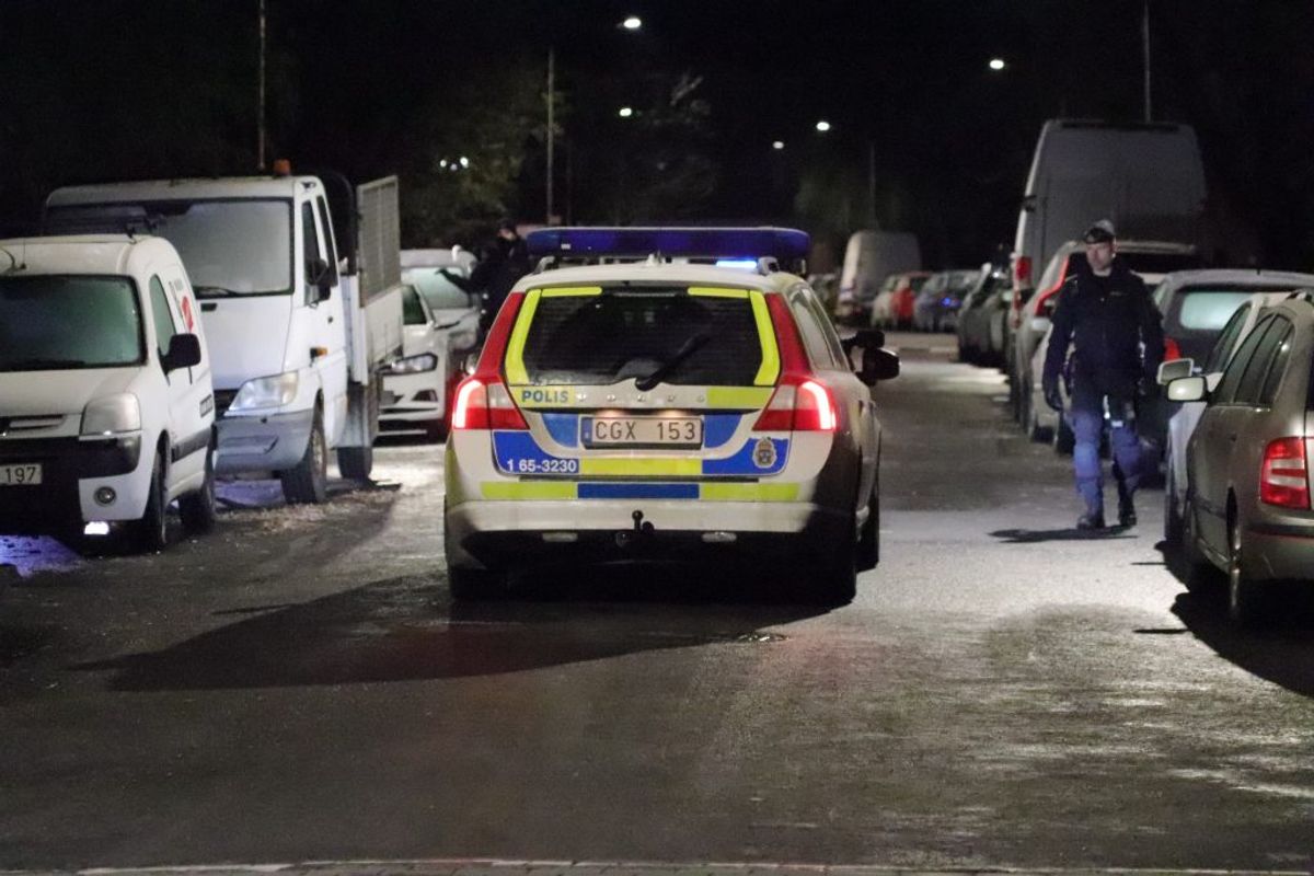 Politiet var massivt til stede efter skyderiet. KLIK VIDERE FOR FLERE BILLEDER. Foto: Presse-fotos.dk