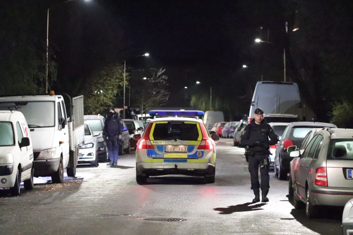 Politiet var massivt til stede efter skyderiet. KLIK VIDERE FOR FLERE BILLEDER. Foto: Presse-fotos.dk