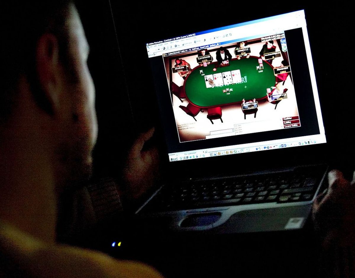 En pokerspiller er mandag blevet dømt for bedrageri og hacking, fordi han har installeret et spionprogram på sine modstanderes computere, så han kunne snyde. KLIK VIDERE og se flere billeder. Foto: Scanpix