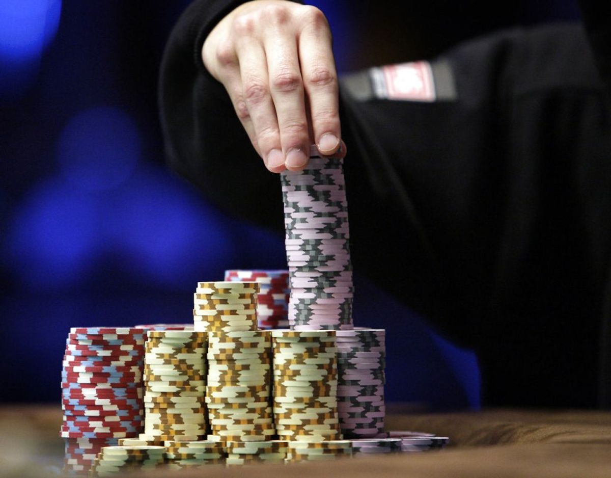 Han er blevet idømt to år og seks måneders ubetinget fængsel. Han får derudover omkring 26 millioner kroner konfiskeret, mens han skal betale 800.000 kroner til en anden. Pokerspilleren har dog anket dommen. Foto: Scanpix