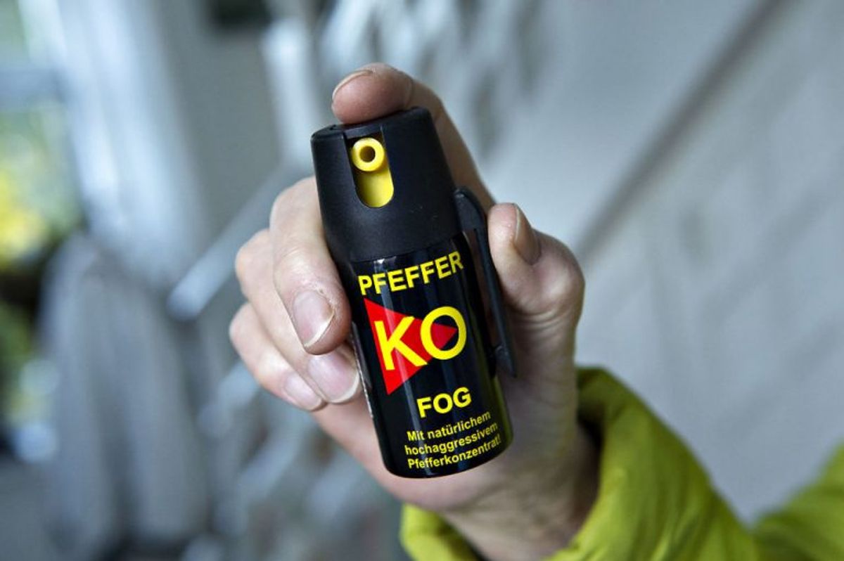 * Det er lovligt for personer over 18 år at opbevare pebersprayen hjemme.