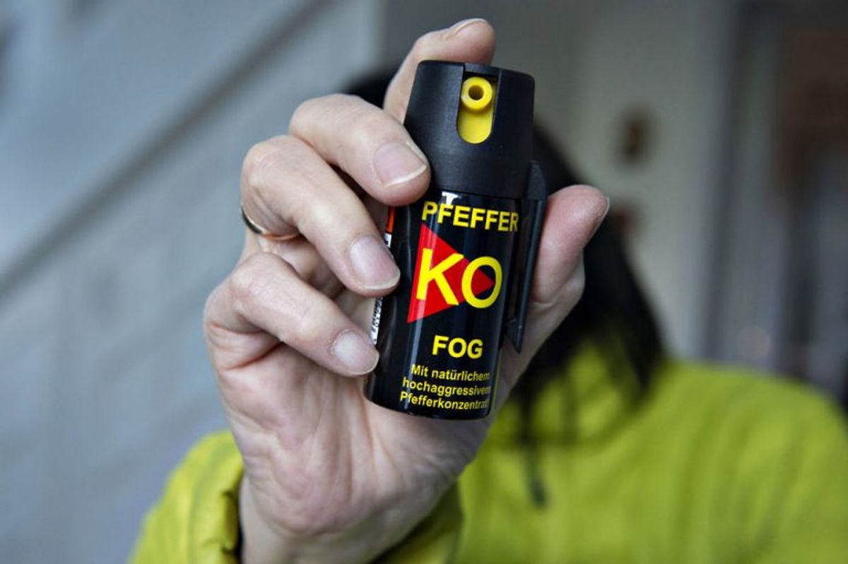 * Kun i højrisikosager kan politiet give tilladelse til, at en person kan besidde en peberspray i det offentlige rum, hvis personen har særligt behov for beskyttelse.