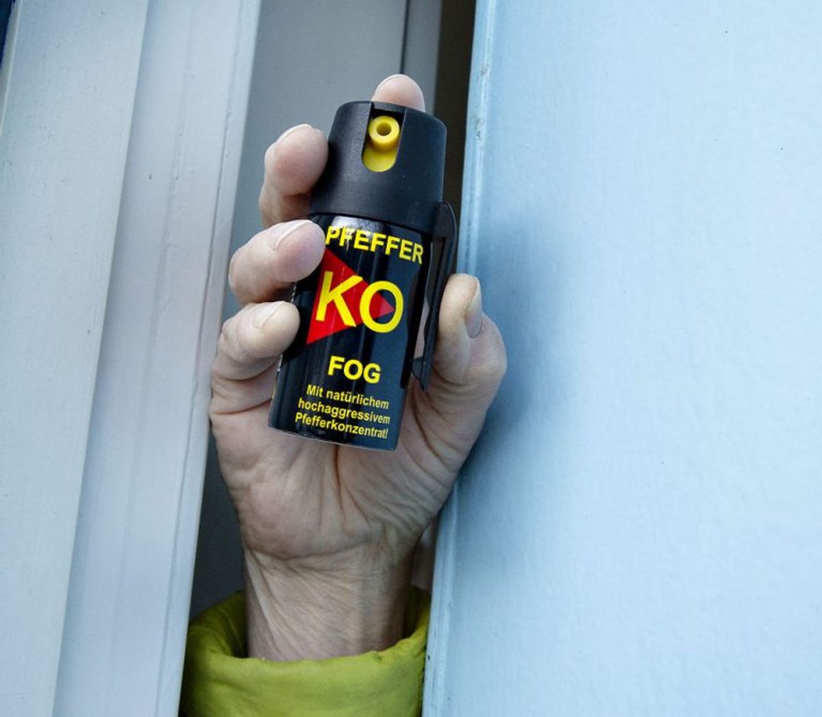 * Hvis man uden tilladelse medbringer en peberspray på offentlige steder, straffes man med en bøde på 3000 kroner.