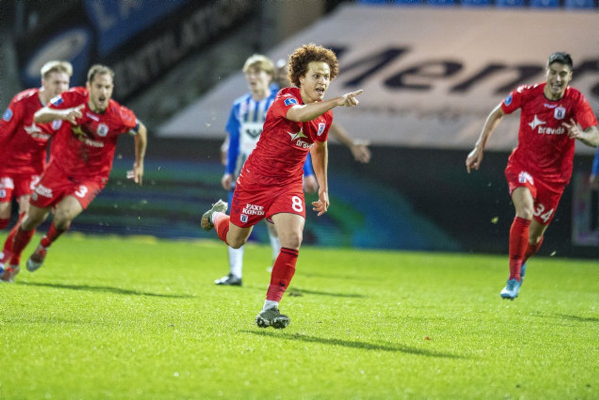 Mustafa Amini blev den store helt, da australieren med en scoring i tillægstiden sikrede AGF en 2-1-sejr ude mod Esbjerg i 3F Superligaen søndag. Foto: John Randeris/Scanpix