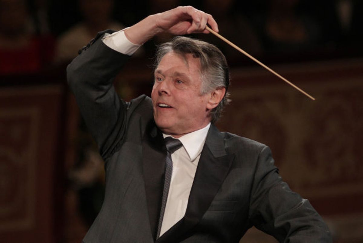 Den lettiske dirigent Mariss Jansons dirigerer Wiener Philharmoniker i den traditionelle nytårskoncert i 2010.Foto: Dieter Nagl/AFP