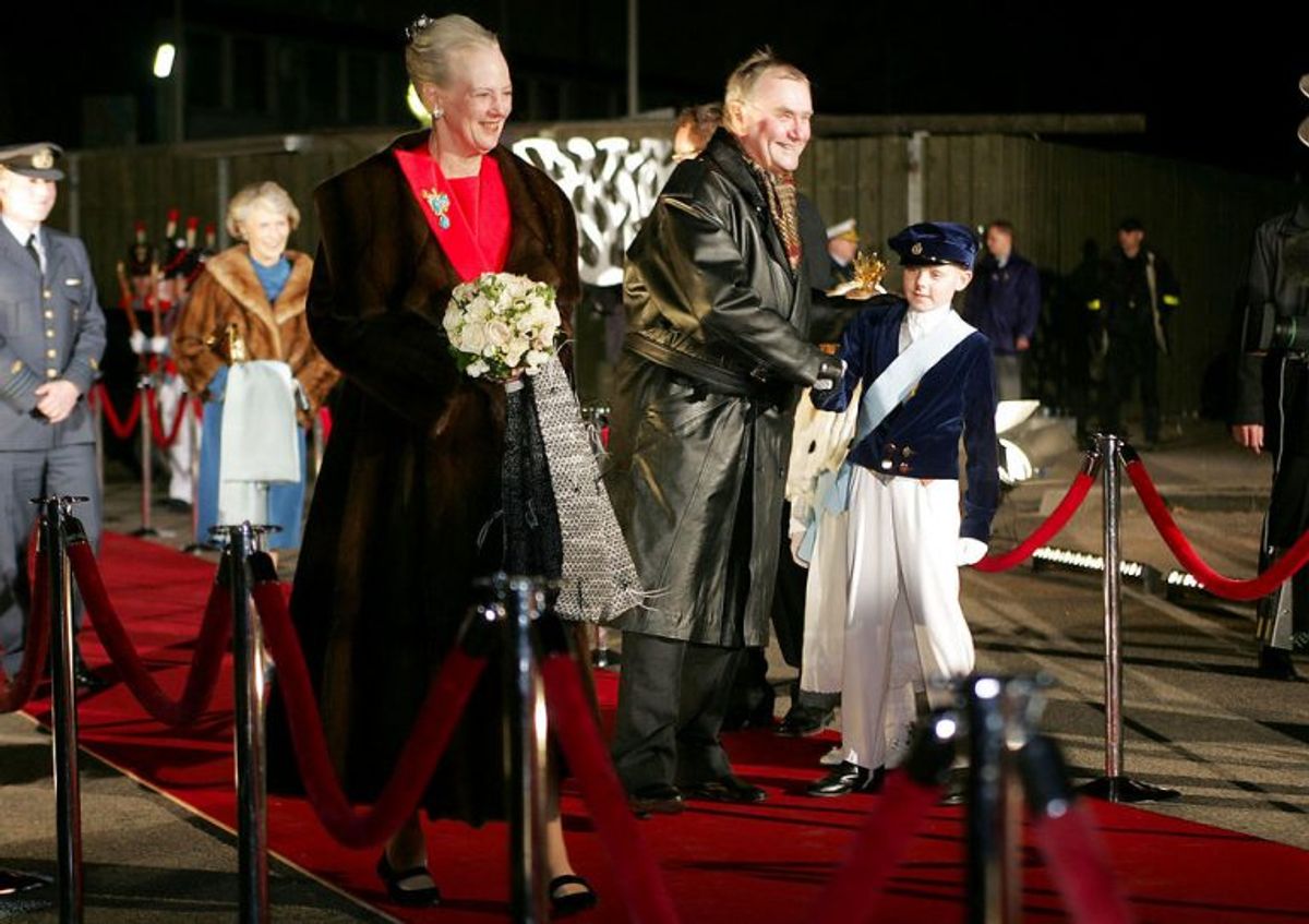 Dronning Margrethe og prins Henrik ankommer til TV-showet ‘Once Upon A Time’ i anledning af H.C. Andersens 200 års dag lørdag d. 2. april 2005 i Parken.