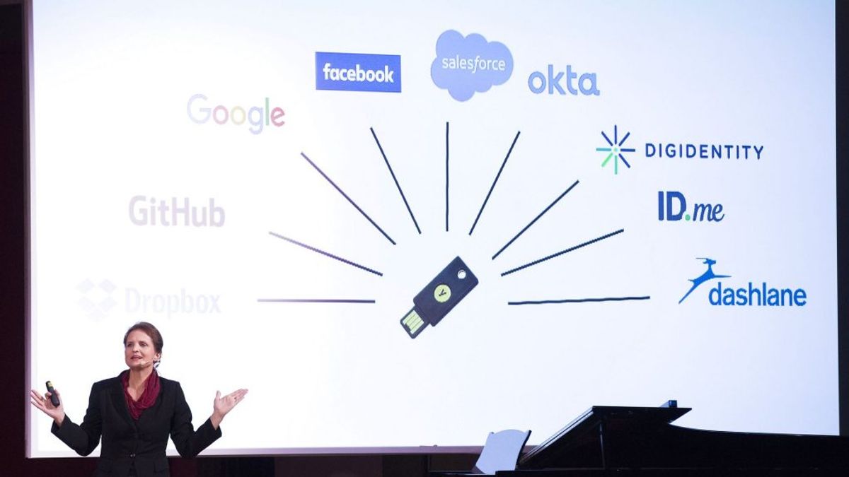 En model minder om en såkaldt Yubikey. Den henvender sig først og fremmest til personer, der har med følsomme data at gøre. den understøtter USB og den kontaktløse NFC-standard. Foto: Johan Jeppsson/Scanpix.