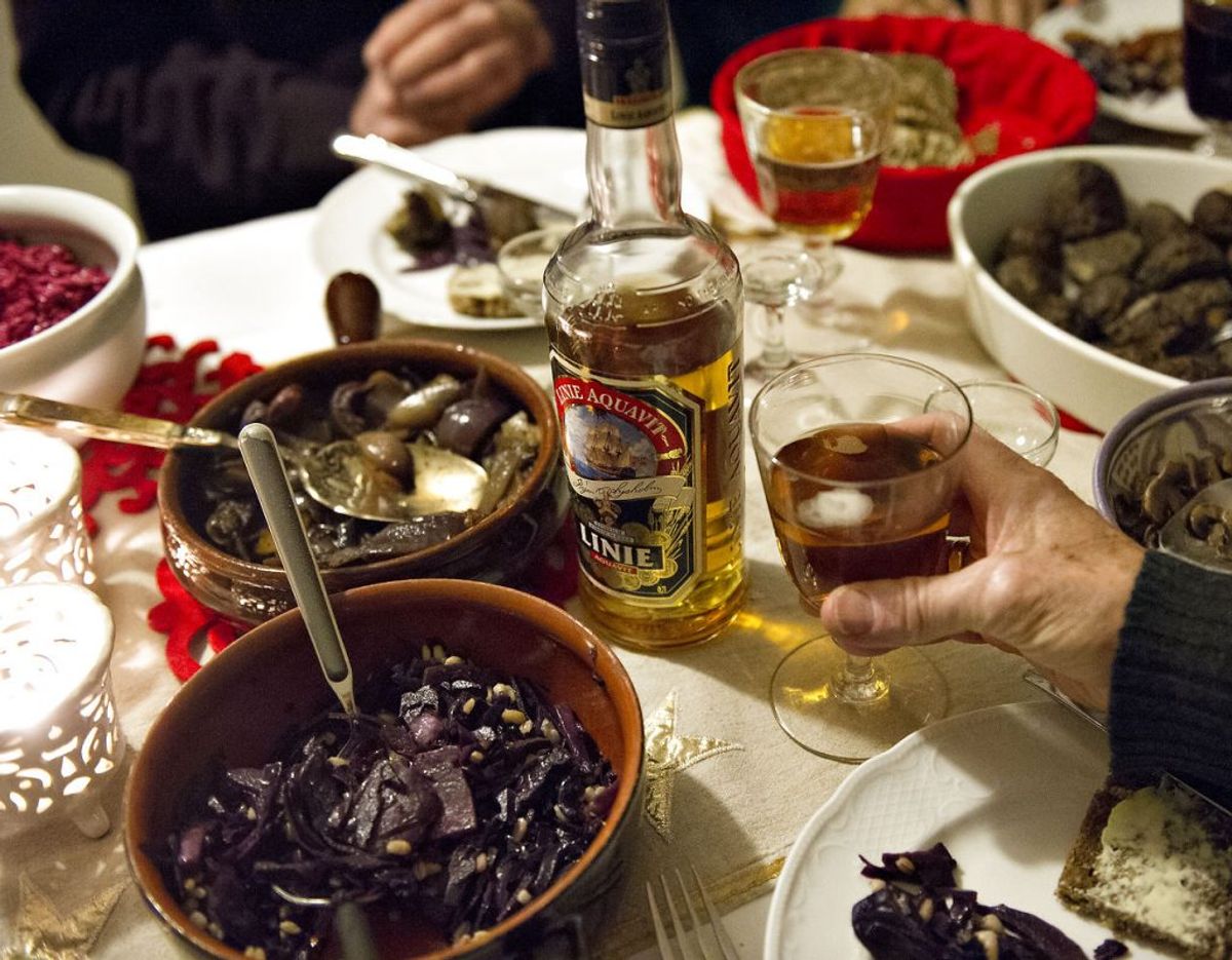 Julefrokosterne er over os, og de kan blive RIGTIGT dyre for dig. KLIK VIDERE OG LÆS OM, HVAD DU SKAL VÆRE OPMÆRKSOM PÅ. Foto: Scanpix