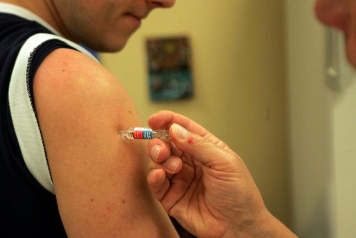 Det er også en mulighed at blive vaccineret mod influenza. Vaccinen giver 60-90 procents beskyttelse afhængig af personens alder og helbred. Foto: Colourbox.
