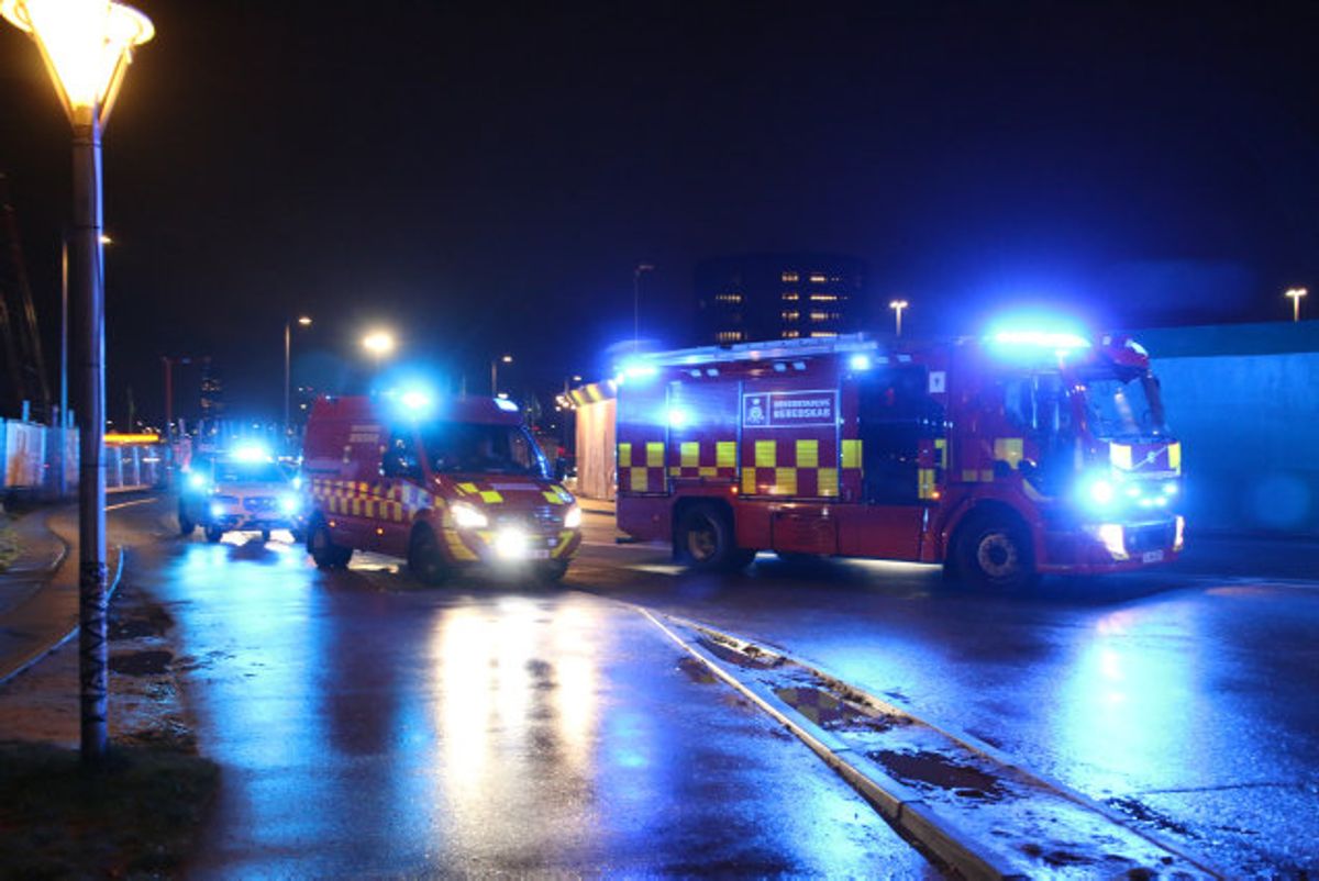 En utæt pumpe skal være årsagen til et udslip af ammoniak lørdag aften i storcentrert Fisketorvet i København. Politi og brandvæsen er til stede, hvor fem personer blev dårlige. Foto: Pressefotos.dk/Scanpix