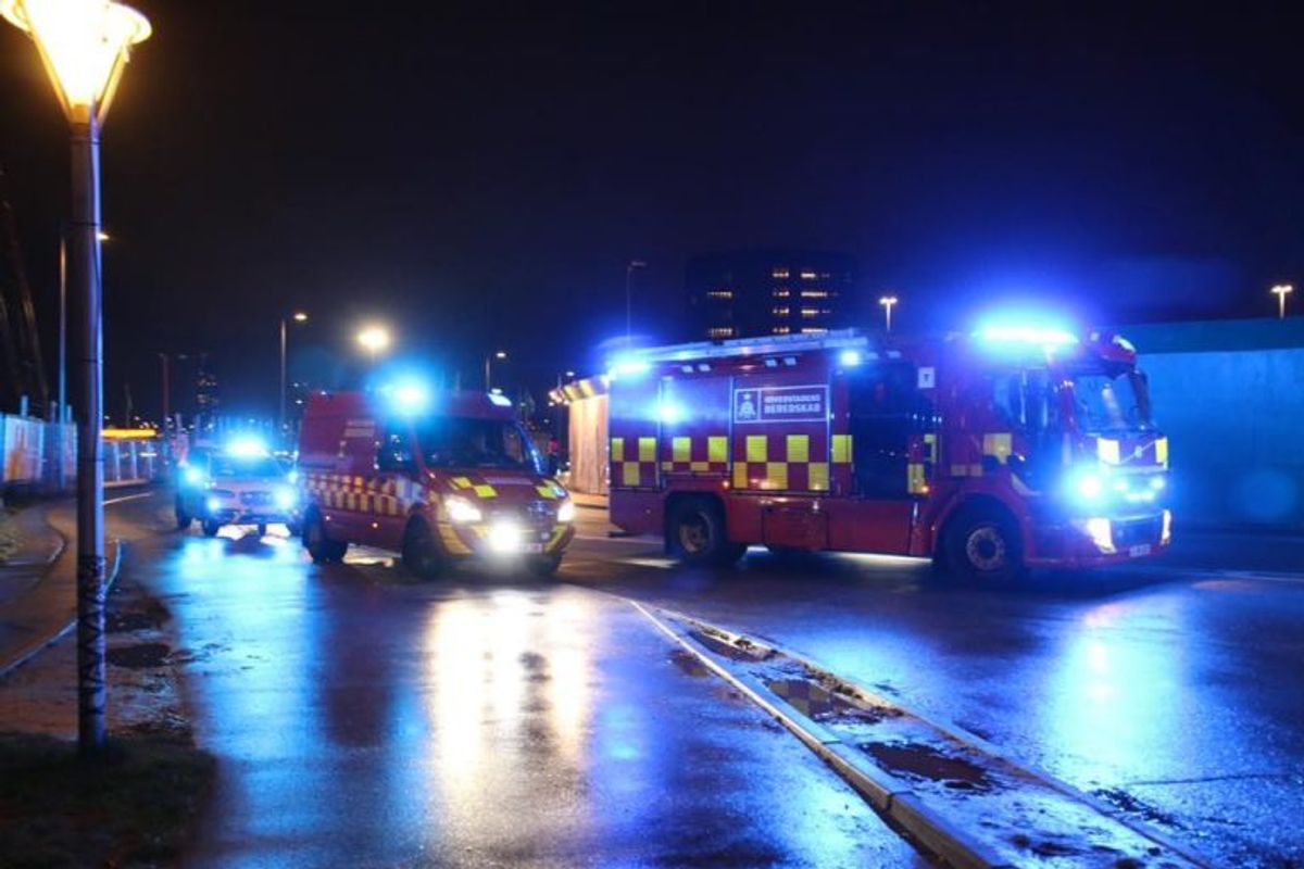Både politi, ambulancer og brandvæsen ved Fisketorvet på grund af et ammoniakudslip. KLIK for flere billeder. Foto: Presse-fotos.dk.