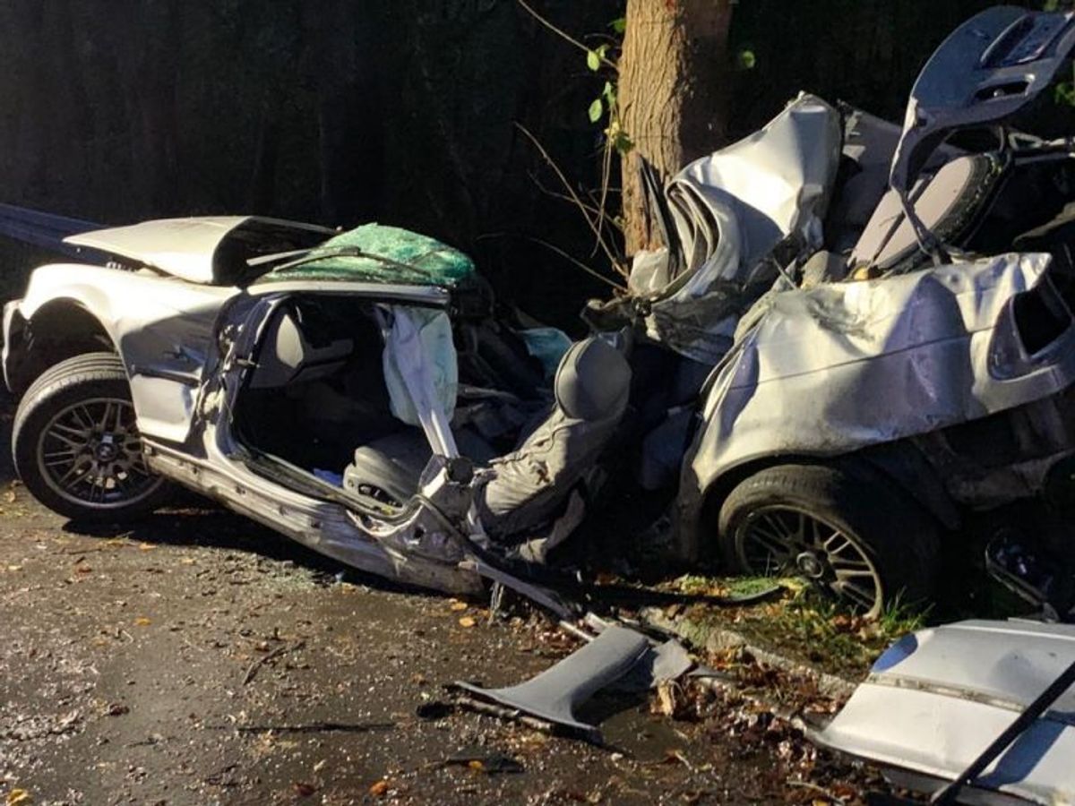 En ung mand har mistet livet i en soloulykke. KLIK FOR FLERE BILLEDER FRA STEDET. Foto: Presse-fotos.dk