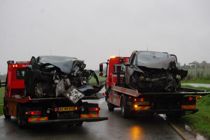 Mand dræbt i ulykke – kvinde på sygehuset